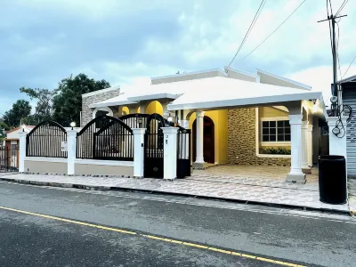 Vacation Family Home-5min from STI airport sleep 6 WiFi +Netflix 酒店