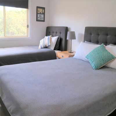 Twin Room with Ensuite (Shared Lounge&Kitchen) SkyLodge Temora Promo Code