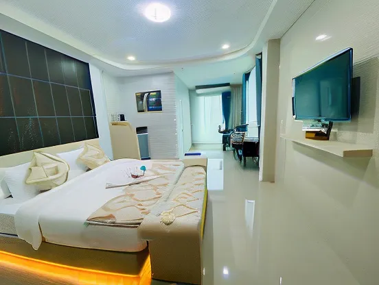 ห้องจูเนียร์สวีทพร้อมวิวสระว่ายน้ำ