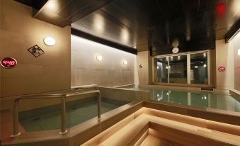 Rembrandt Cabin & Spa Shimbashi - Caters to Men