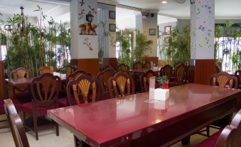Ghotic Hotel - Housity