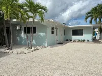 10% Discount Til August 2026! 3Br 3BA, Tiki Hut, 37' Dock, Cabana Club Memb.