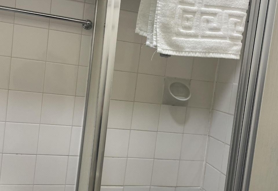 基础单人间 - 带共用浴室