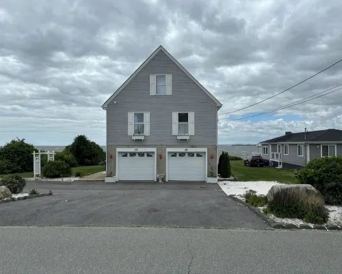 Beautiful Ocean Front House with Private Beach, Hot Tub and Spectacular Sunsets Hotels in Fairhaven