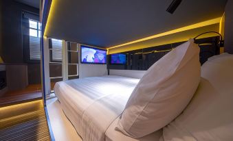 Cube Family Boutique Capsule Hotel at Chinatown