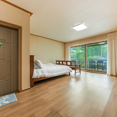 Gum Solbang (Mountain View, River View) 홍천 몽블랑펜션 쿠폰