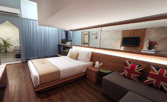 Iconic Suites & Pods Hotel