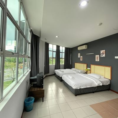 Bilik Deluxe Bertiga Kupon Fresh Hotel Falim