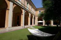 Student's Hostel Della Ghiara Hotele w: 