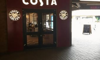Warrington Motel, J20 M6 Lymm Services - Housity