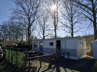 Cozy, mobile home Banjer at camping de Tien Heugten in Schoonloo のホテル
