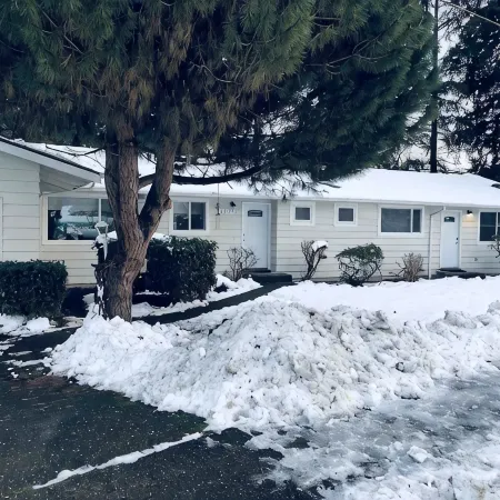 Modern & Remodeled 3bd/2ba duplex unit in Bothell - walk to UW Bothell, Downtown