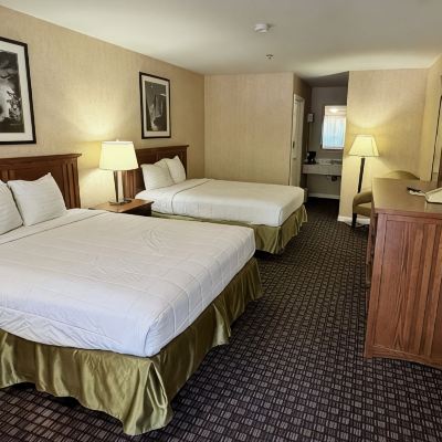 Queen Room with 2 Queen Beds Cedar Lodge Promo Code