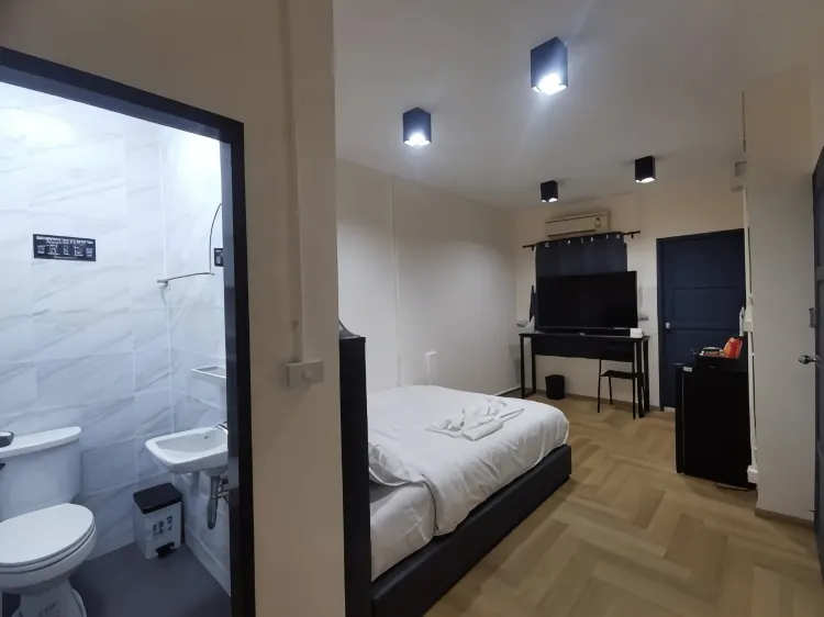 Queen Room With Balcony, Non Smoking, Private Bathroom