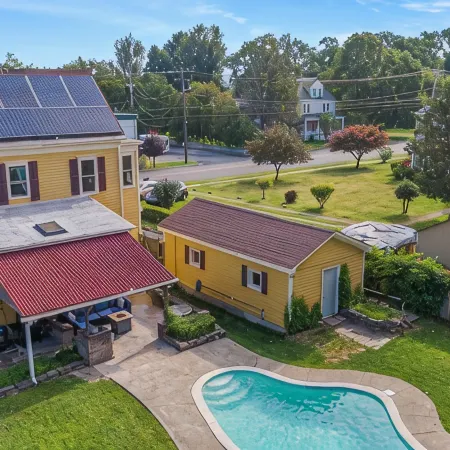 Spacious Victorian in the heart of Catskill Village - Close to All Отели в г. Катскилл