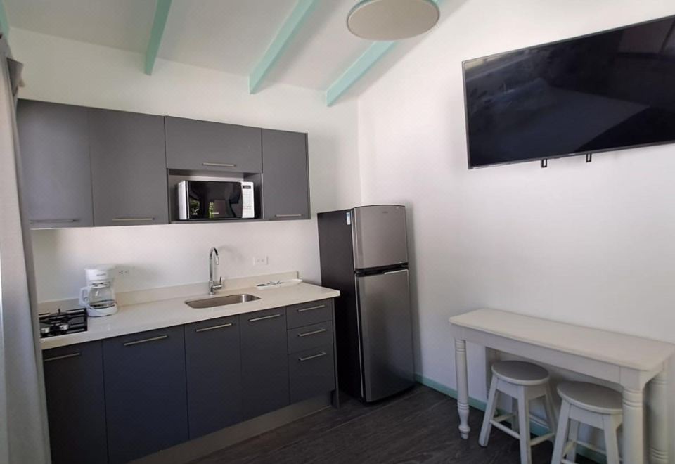 经典公寓， 泳池景观