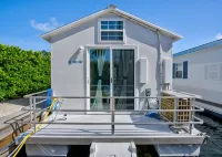 Aqua Lodges at Coconut Cay RV and Marina