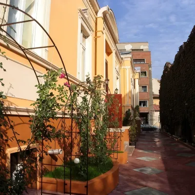 Hotel Michelangelo Hotels near Euro Tower