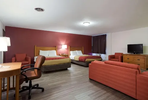 Econo Lodge Inn & Suites