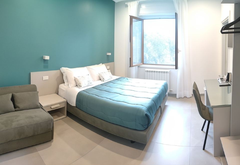 客房，大床和沙發床，禁煙（Camera Deluxe （Rubino/Smeraldo））