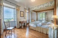 Lawrences Hotel
