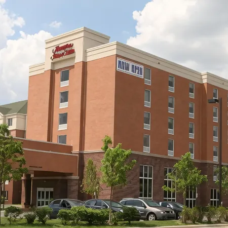 Hampton Inn & Suites Detroit/Airport-Romulus