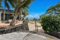Grand Sahāna 3 | Beachfront Studio Apartment | Digital Nomad Complex Hotels in 