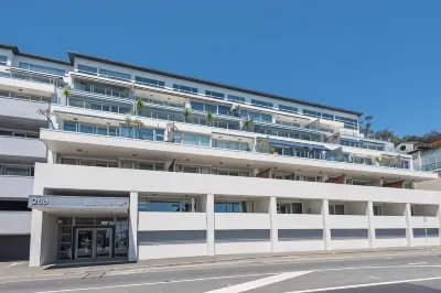 Magic Sunsets & Waterfront Views Apartment Hotel di 