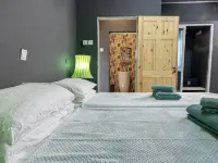 Sea-Front Suite - Sleeps 3 - Cape Point - Bakau Hotels in Bakau