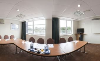 Holiday Inn Express Cardiff Bay, an IHG Hotel - Housity