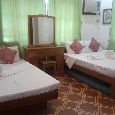 Family Single Room, 2 Double Beds