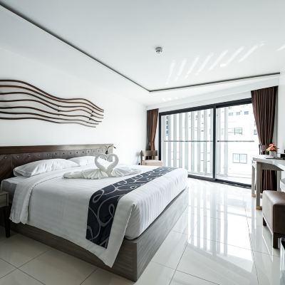Deluxe Room blackwoods Hotel Pattaya (SHA Extra Plus) Promo Code