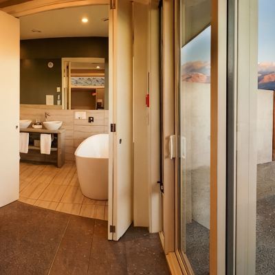 Suite with Lake View Lakestone Lodge Promo Code