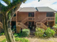 Unforegettable 19th Hole Condo - Steps from the Country Club & Golf - Pets OK! Hotels in Diamondhead