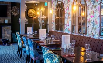 The Crown Hotel - Housity
