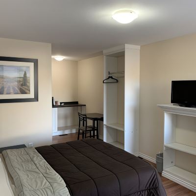 Standard Room, 1 Queen Bed, Kitchenette, Park View