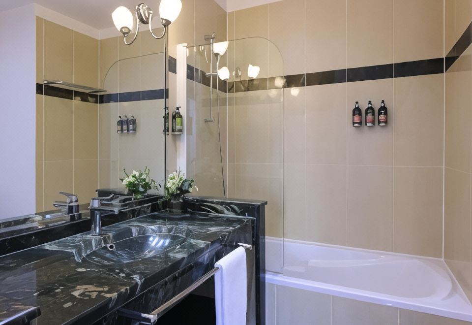 Fraser Suites le Claridge Champs-ElyséesDeluxe King Suite