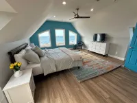 Beautiful Ocean Front House with Private Beach, Hot Tub and Spectacular Sunsets Hotels in Fairhaven