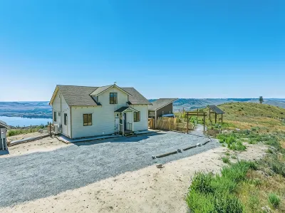 CloudDrift Villa - Romantic MountainTop Getaway with Spa, Sauna and Amazing View Hotele w: 