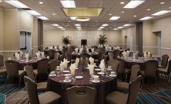 Crowne Plaza Portland-Lake Oswego