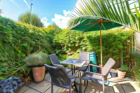 Bradstone Garden Retreat with Own Entrance