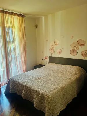 Close to downtown Como, free parking. Convenient for Switzerland.