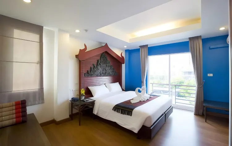Deluxe King Bed Canal View With Balcony