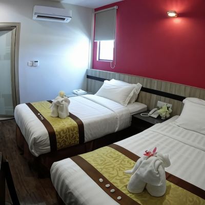 Standard Twin Room Meriton Inn Promo Code