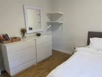 Amazing New Boutique Apartment with Balcony @ Carmel Center by Casa Carmel Hotéis em 
