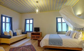 Kyriaki Guesthouse & Suites - Housity