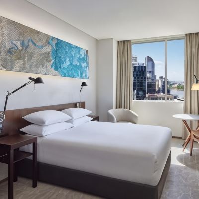 1 Queen Bed High Floor