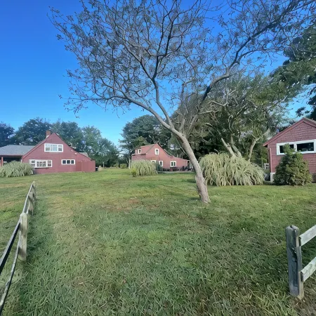 Walk to Mansion Beach, Large Yard!