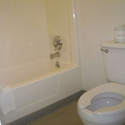 Standard Room, 1 Queen Bed, Accessible, Non Smoking Motel Beechmont Promo Code