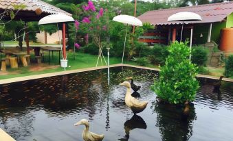 Baan Chompoo Resort